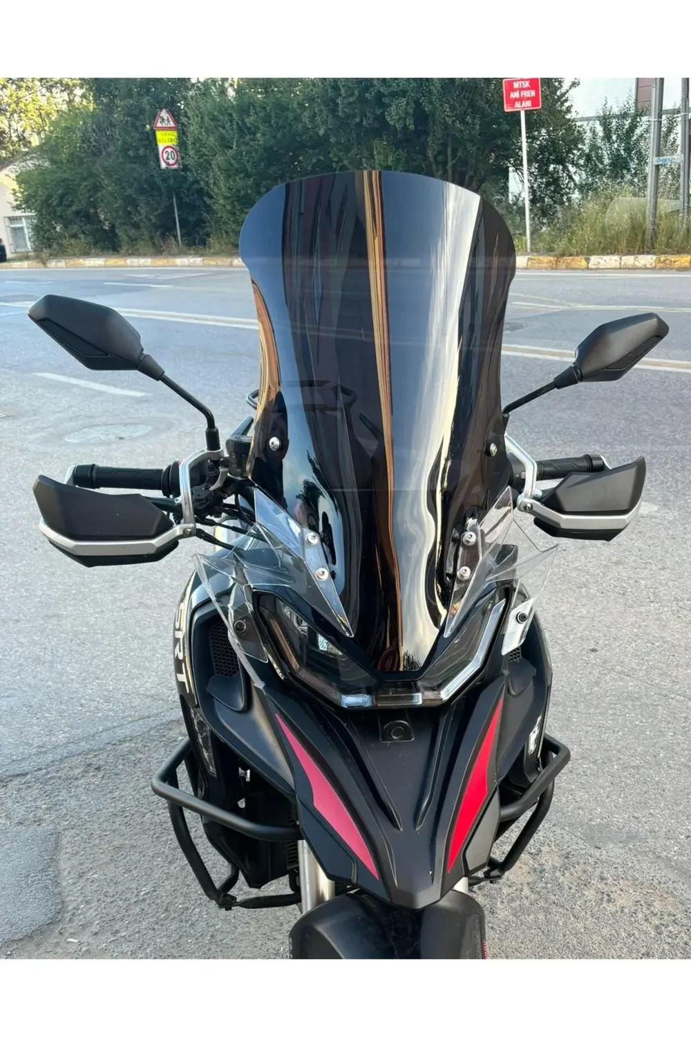 RKS SRT 900 SX Ön Cam 2023-2026 Model 61cm Siyah Renkli 4mm