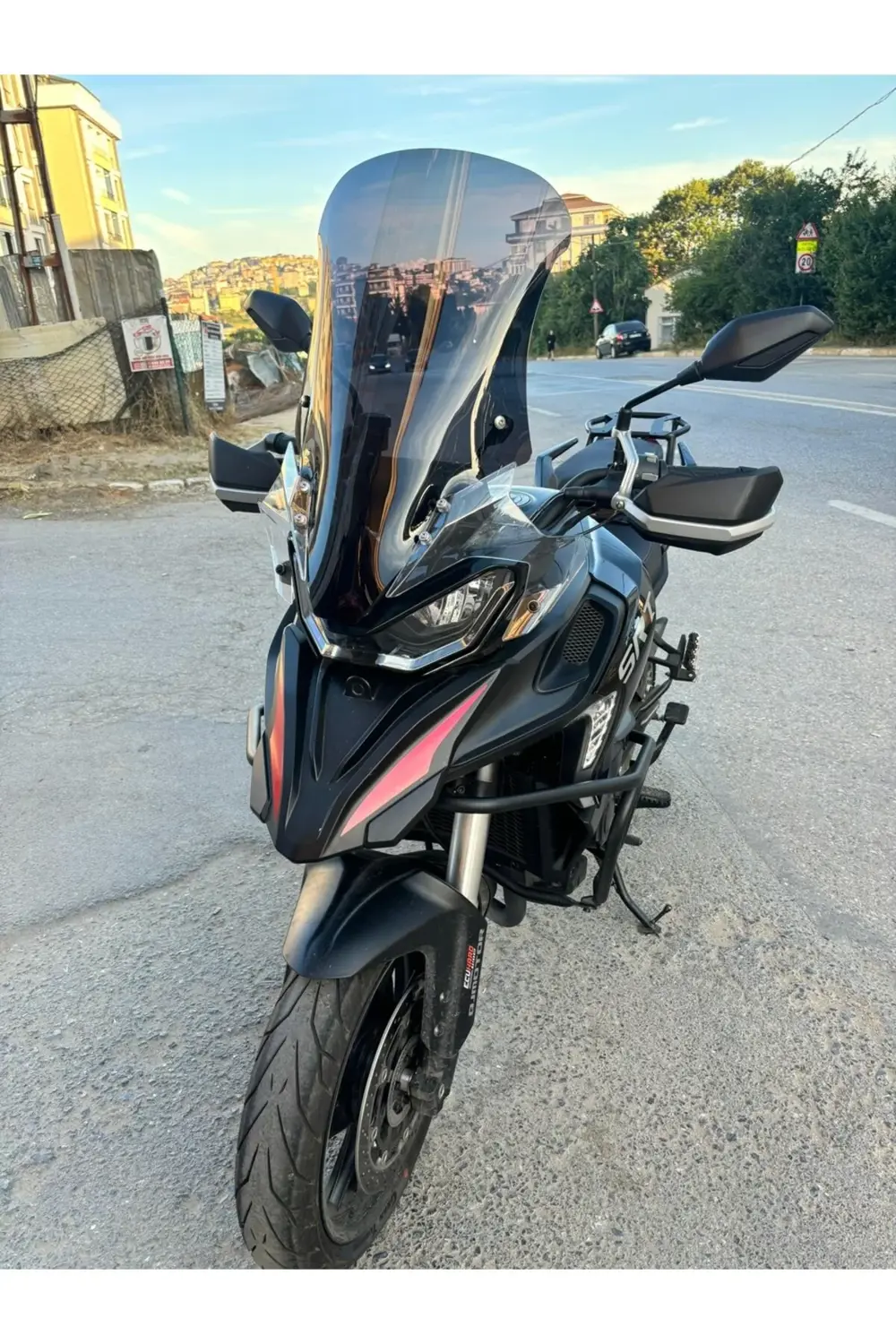 RKS SRT 900 SX Ön Cam 2023-2026 Model 61cm Siyah Renkli 4mm