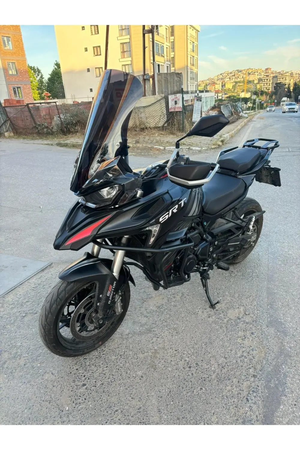 RKS SRT 900 SX Ön Cam 2023-2026 Model 61cm Siyah Renkli 4mm