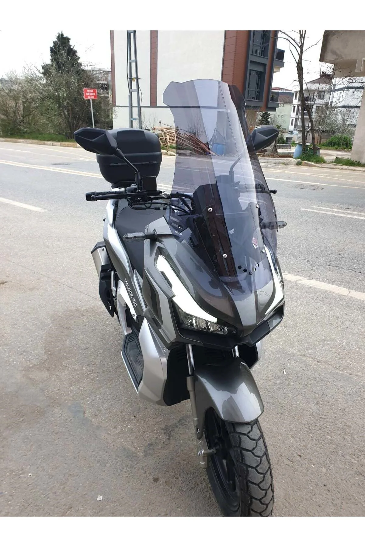 RKS Veloce Ön Cam 2023-2026 Model 65cm Siyah Renkli 4mm ORTA BOYL