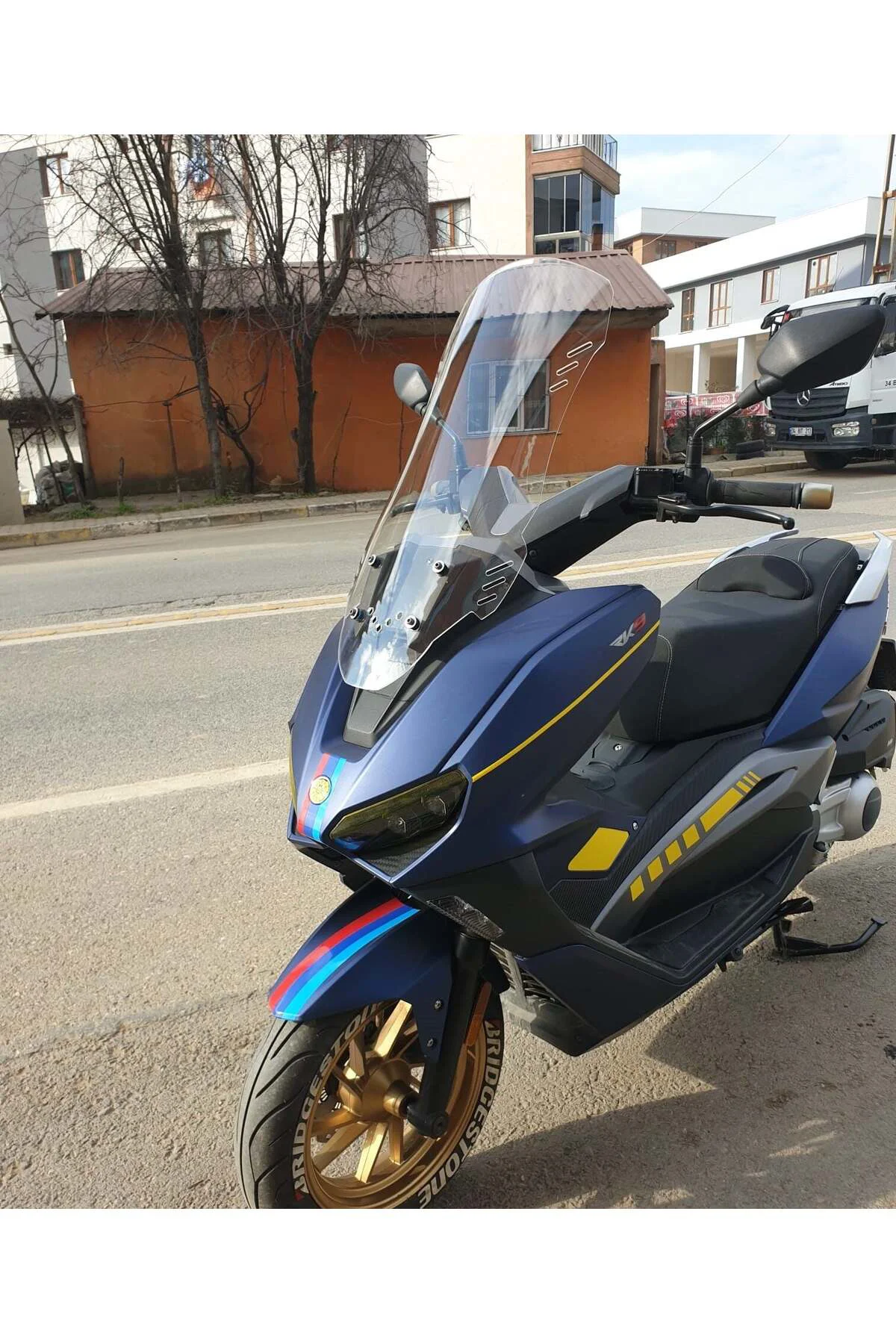 RKS Vieste 249 Ön Cam 2022-2026 Model 65cm Şeffaf Renkli 4mm ORTA