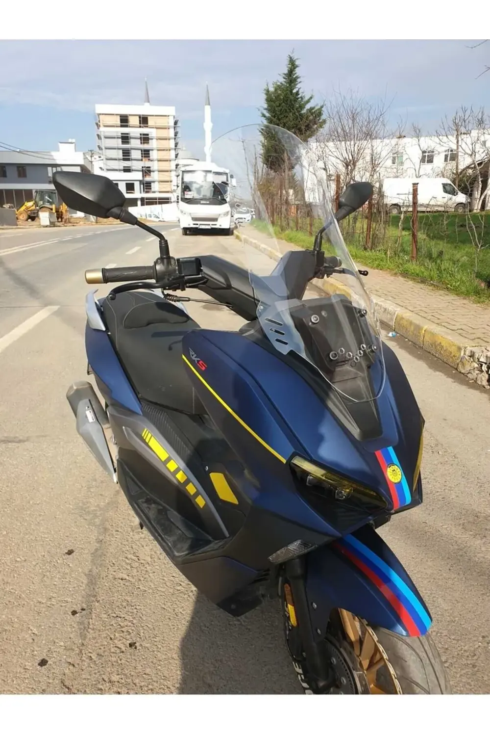 RKS Vieste 249 Ön Cam 2022-2025 Model 65cm Şeffaf Renkli 4mm ORTA