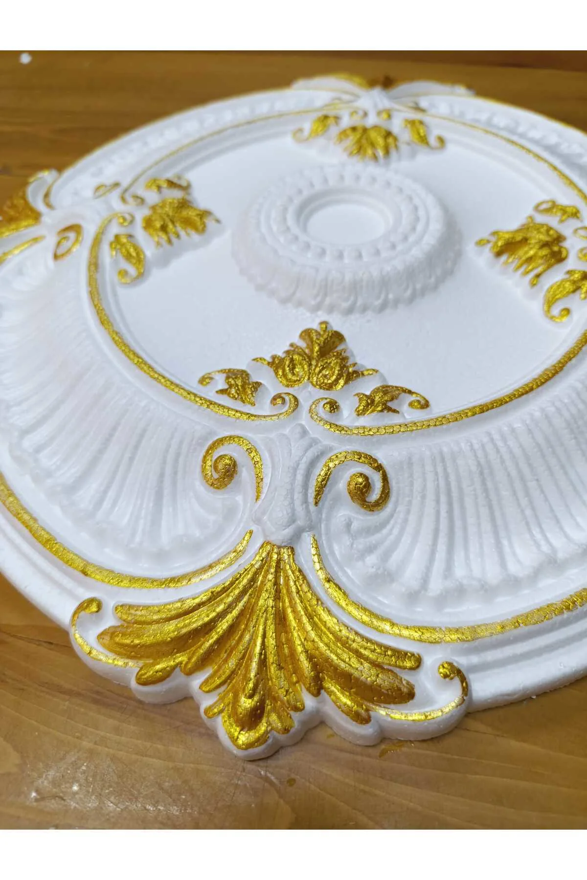 ROMA DESENLİ METALİK BOYALI TAVAN GÖBEĞİ 40 cm - ALTIN (Gold) Ren