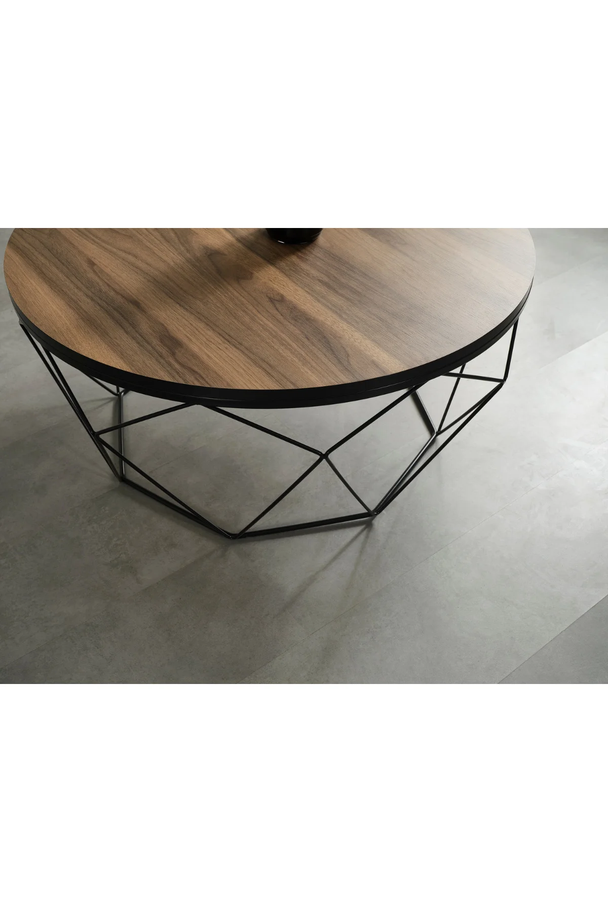 Roma Siyah Metal Ayaklı Ceviz Üst Tablalı Modern Orta Sehpa – Şık