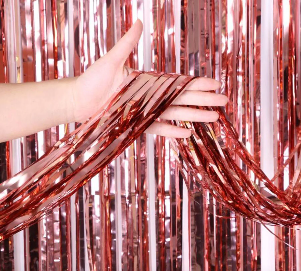 Rose Gold Püsküllü Kapı Perdesi - Kendinden Yapışkanlı Süsleme Perdesi | Parti & Doğum Günü