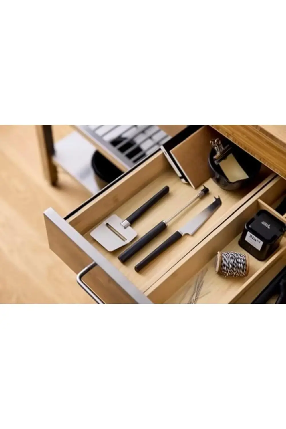 Rosti Emma Paslanmaz Çelik Peynir Tutucu Ve Kesici 24 Cm - Siyah