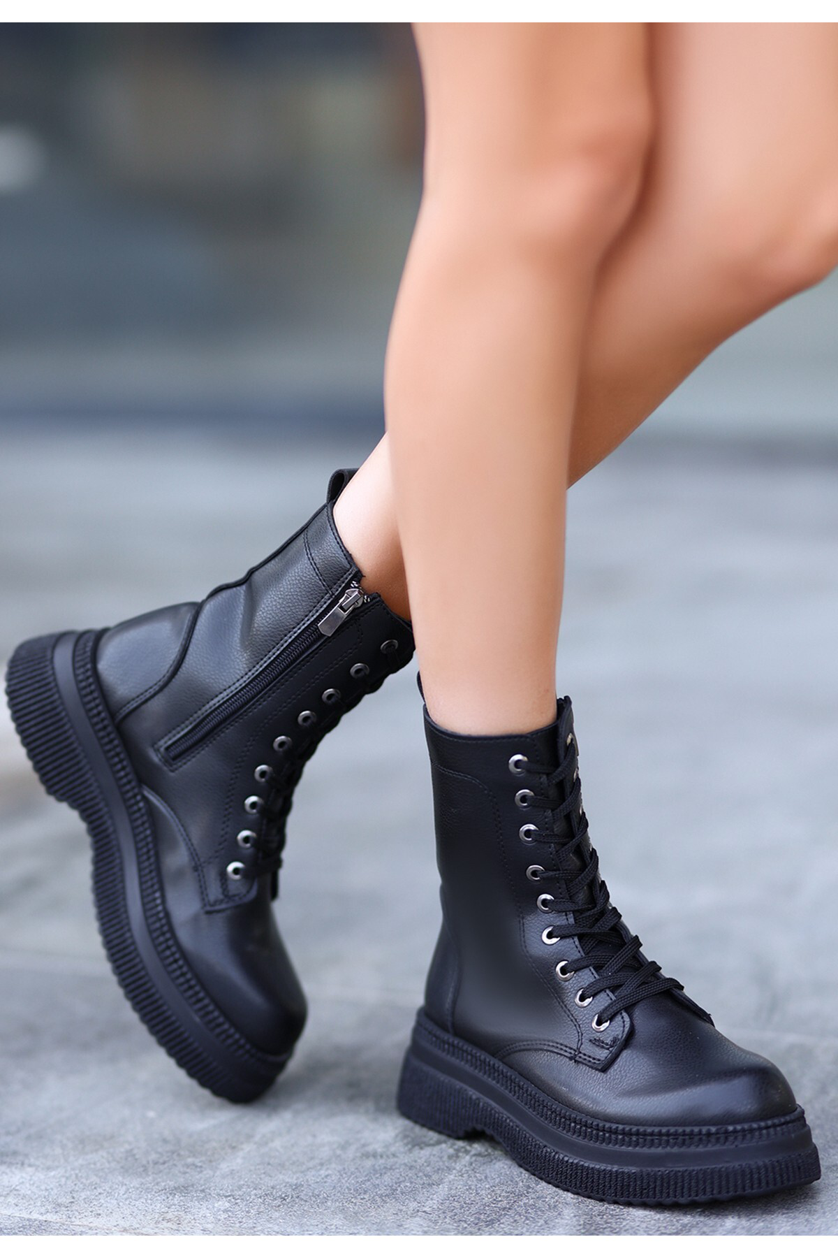 Roxan Siyah Cilt Bağcıklı Bot - Lisinya