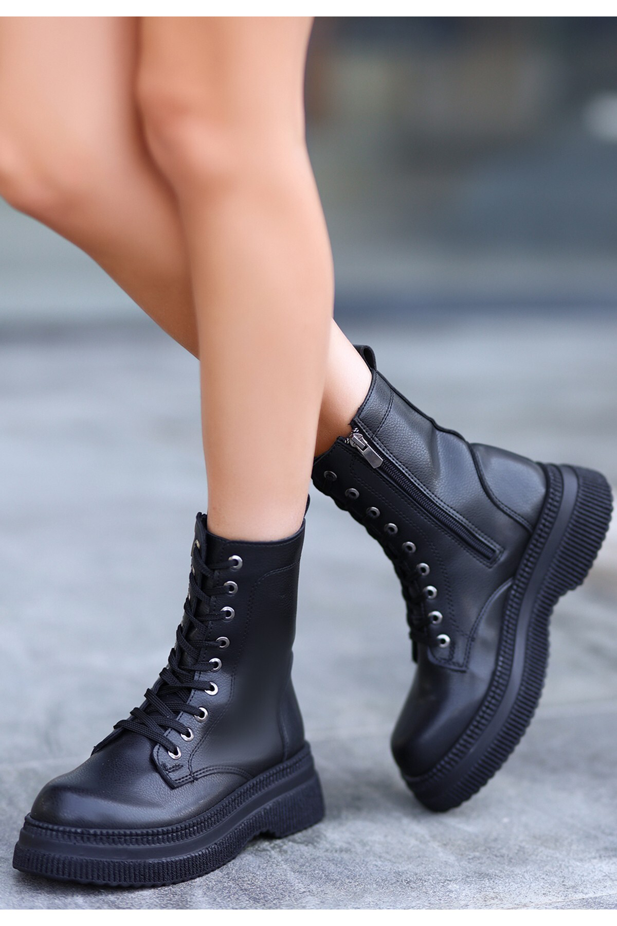 Roxan Siyah Cilt Bağcıklı Bot - Lisinya