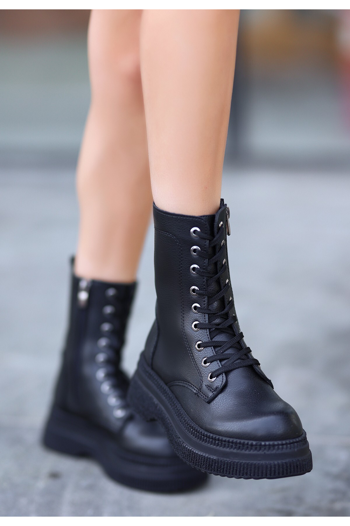 Roxan Siyah Cilt Bağcıklı Bot - Lisinya