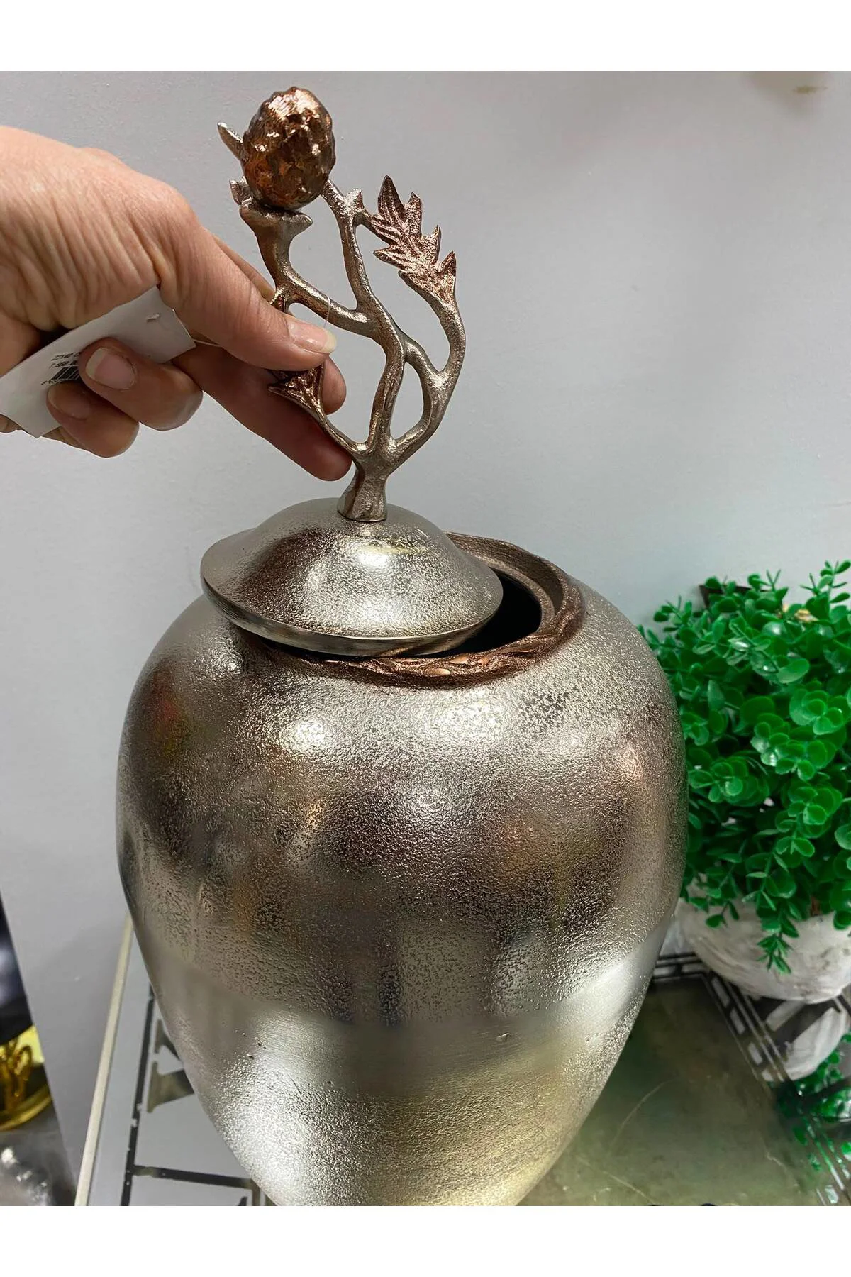 Royal Metal Döküm Kapaklı Küp Vazo 22x40cm Royal Metal Döküm Kapaklı Küp Vazo 22x40cm