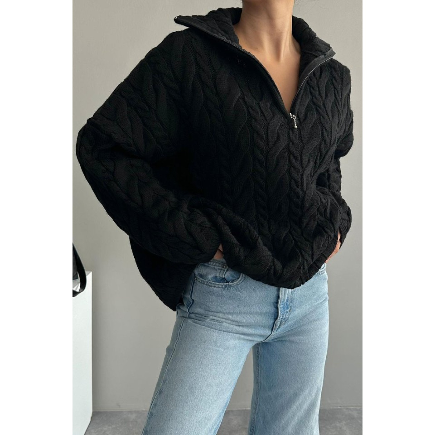 Saç Örgülü Fermuarlı Kazak - Siyah