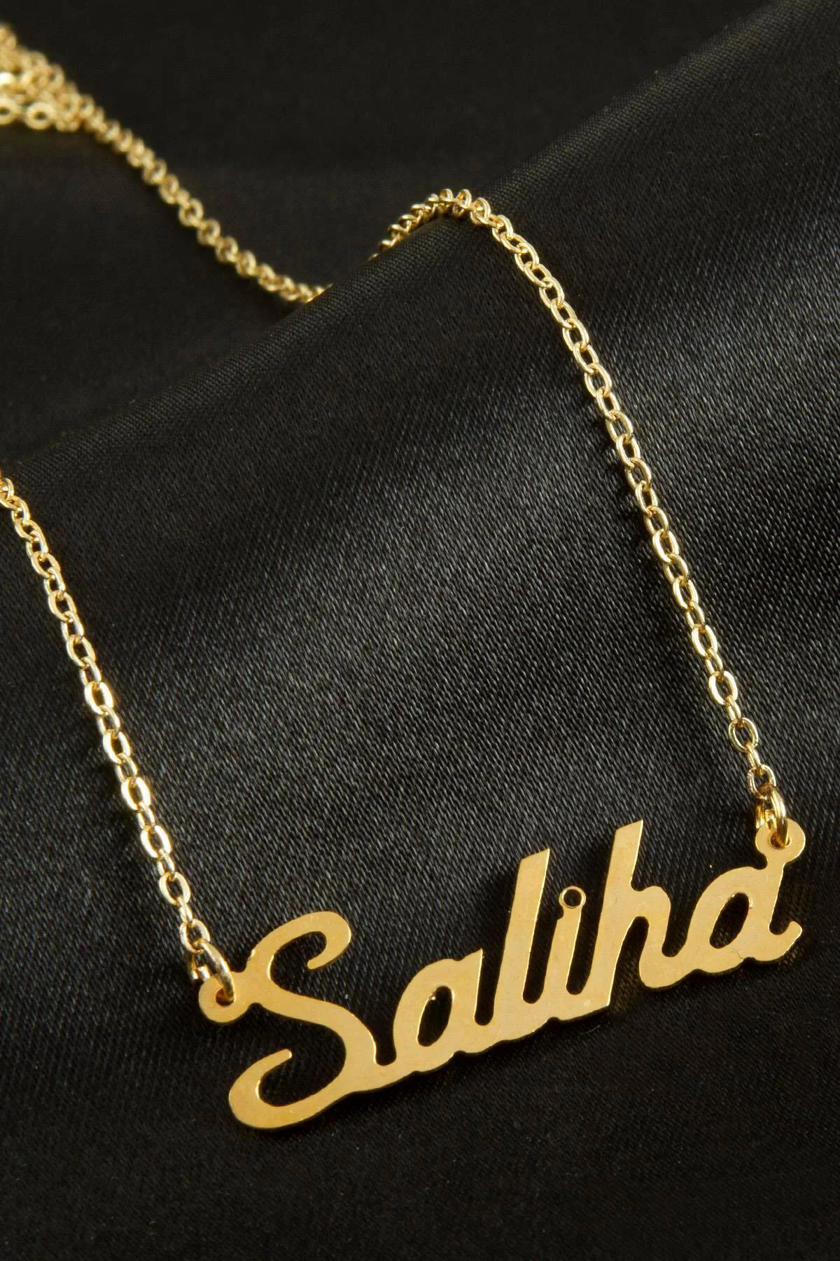 Saliha isimli kolye (Kişiye Özel) Saliha isimli kolye (Kişiye Özel)