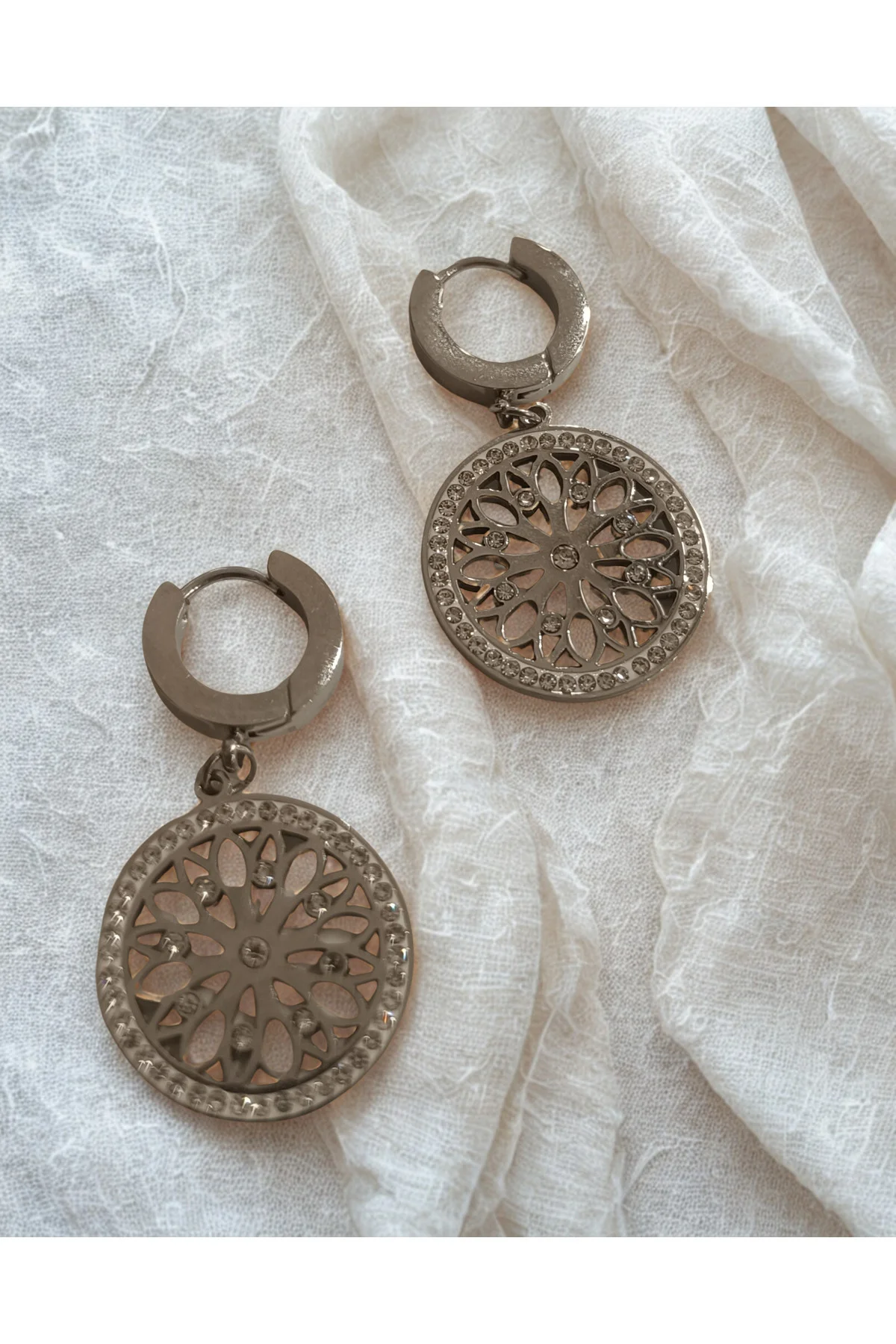Sallantılı Lüks Figürlü Gösterişli Küpe