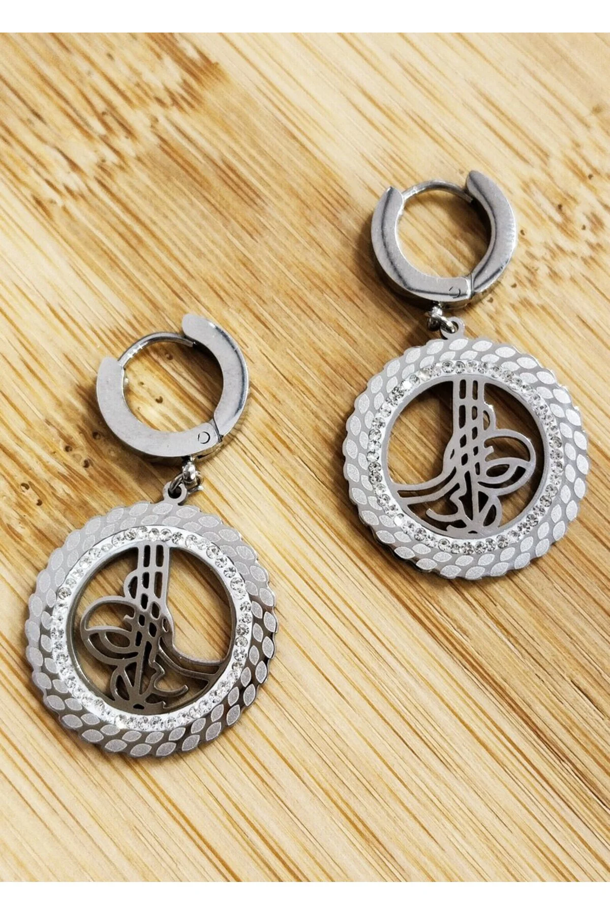 Sallantılı Lüks Figürlü Gösterişli Küpe