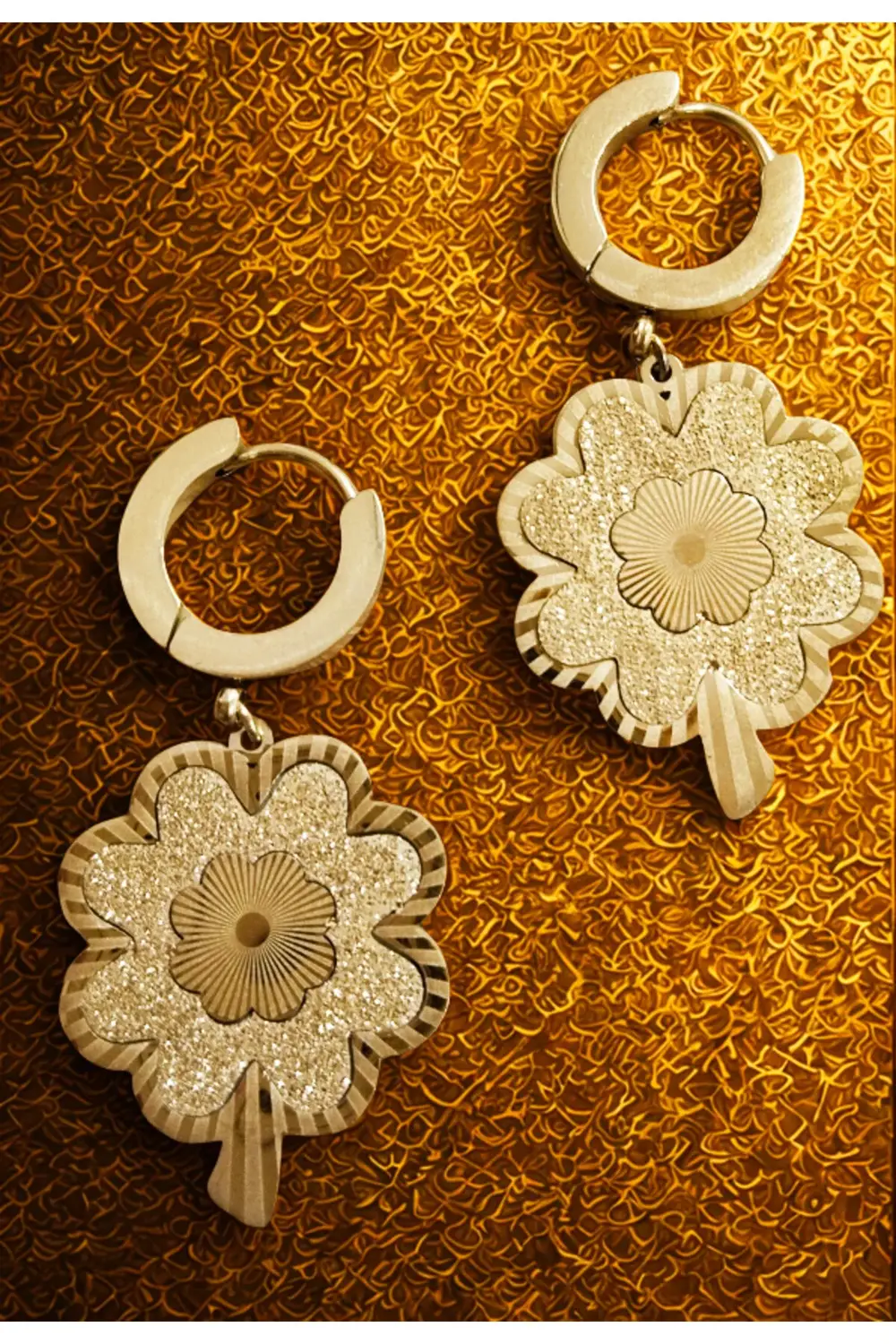 Sallantılı Lüks Figürlü Gösterişli Küpe