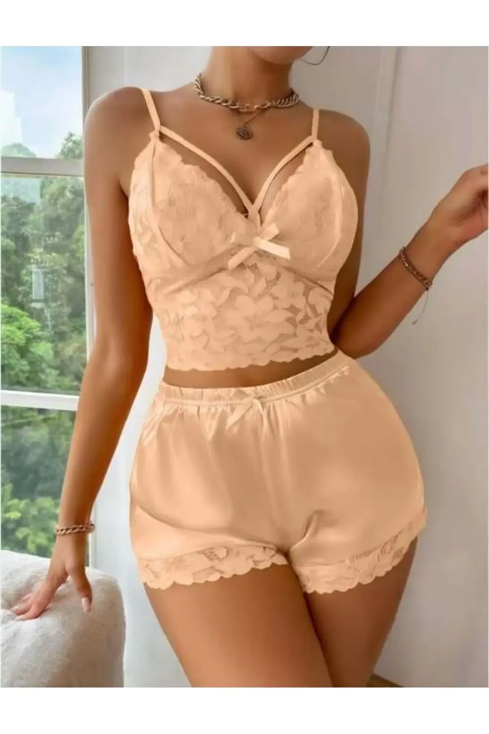 Sarı Dantelli Büstiyer İnce Askılı Saten Şortlu Takım