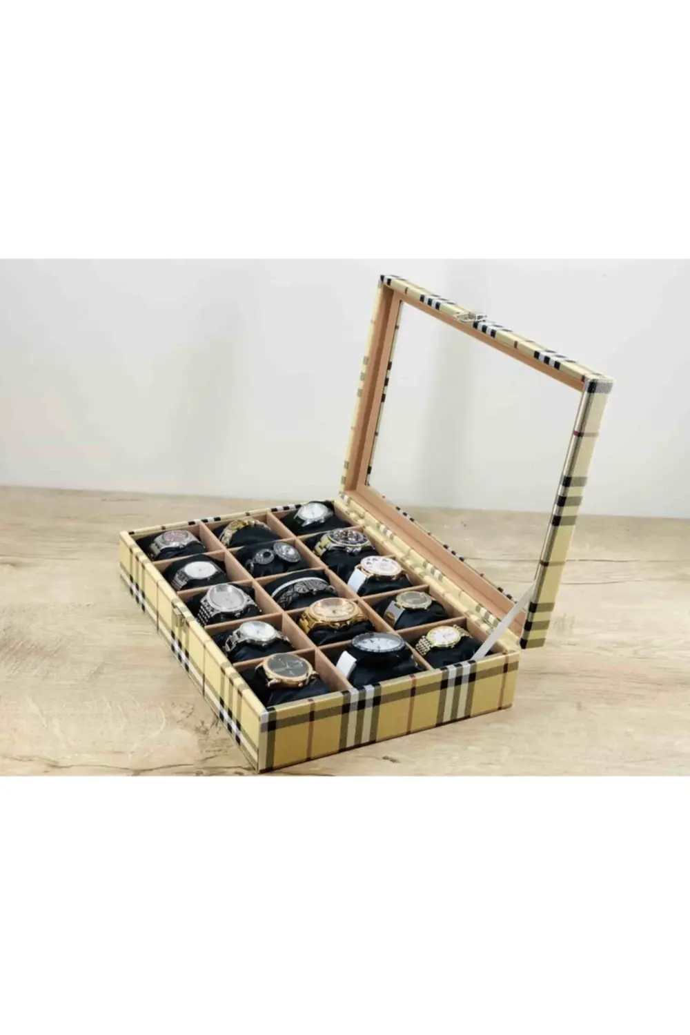 Sarı Ekoseli Desen Siyah Yastıklı El Yapımı Cam Kapaklı Saat Kutu