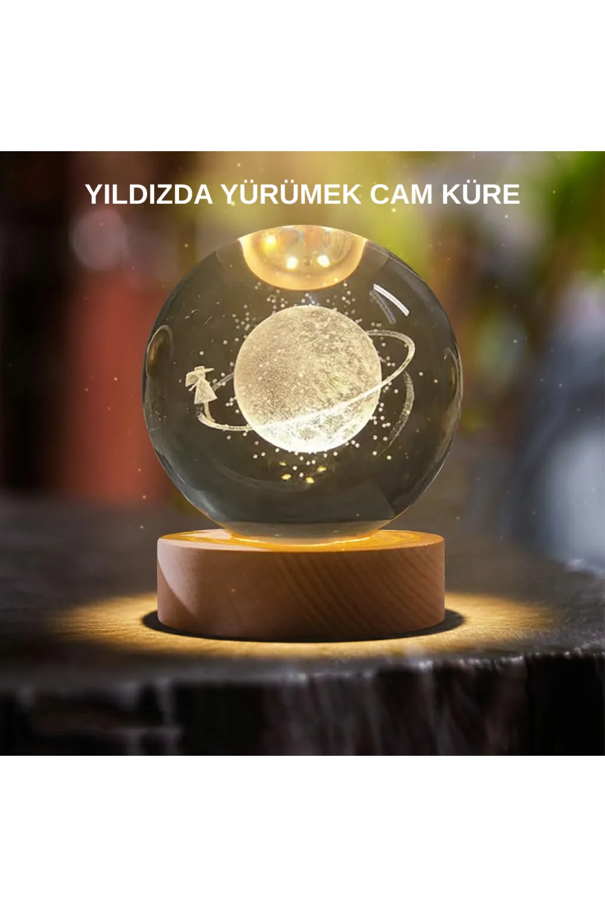 Sarı Işıklı Dekoratif Cam Küre Kız Figürlü Ahşap Standlı