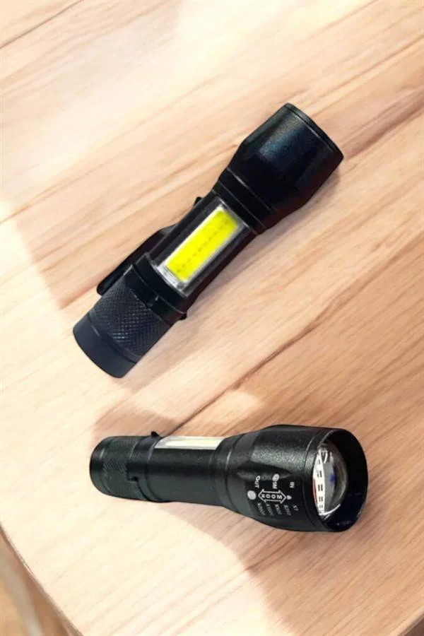Şarjlı Metal Zoomlu El Feneri Işıldak Led Işık Taşınabilir El Lambası Şarjlı Metal Zoomlu El Feneri Işıldak Led Işık Taşınabilir El Lambası