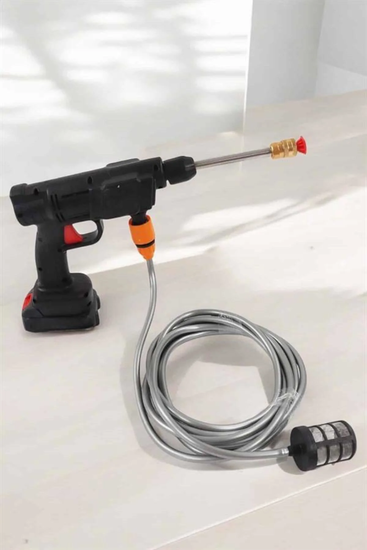 Şarjlı Oto Yıkama Tabancası Su Basınçlı Hazneli Bataryalı - Lisin