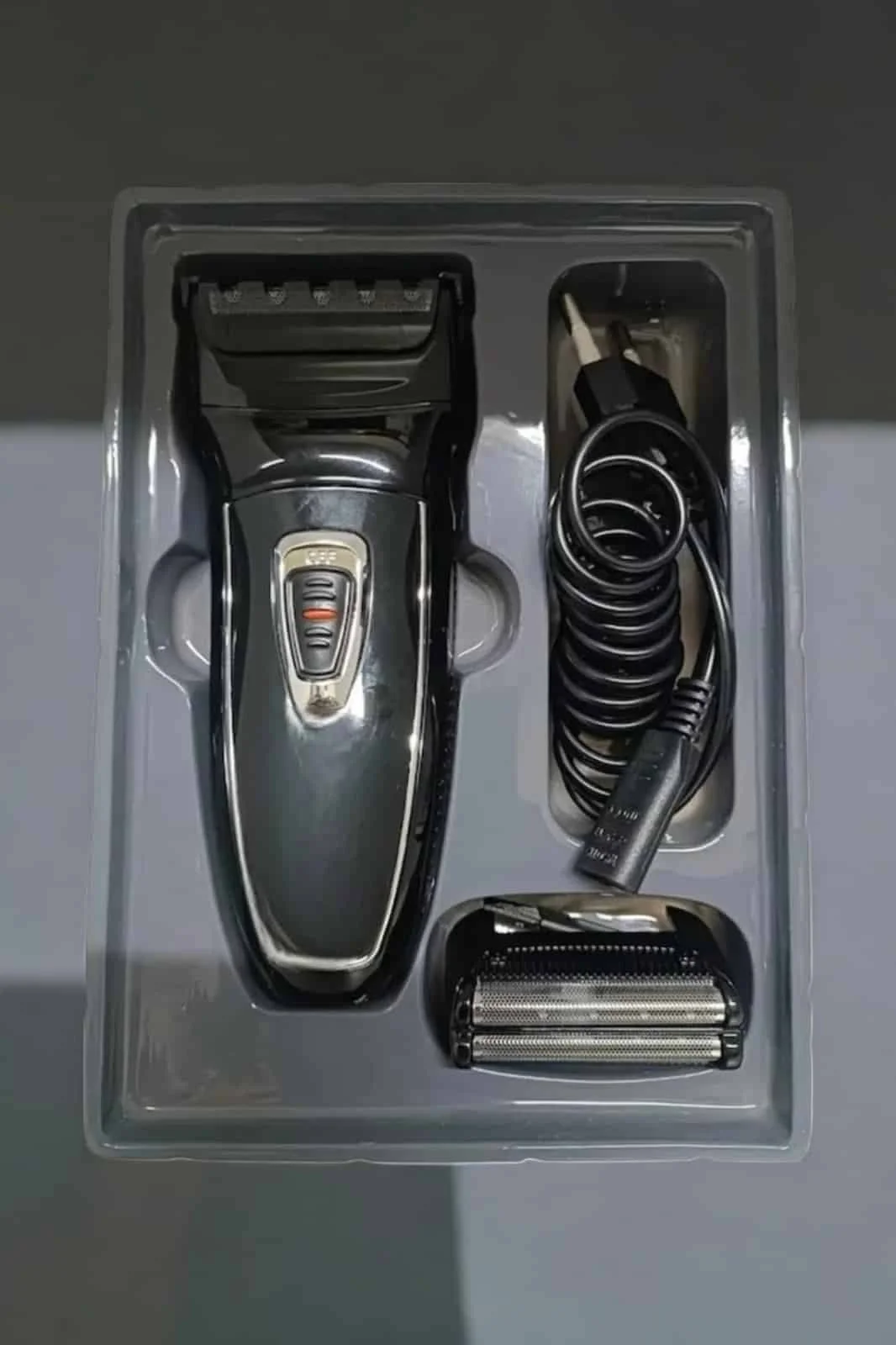 Şarjlı Paslanmaz Çelik Bıçaklı ve Kablosuz Saç Sakal Tıraş Makinesi Şarjlı Paslanmaz Çelik Bıçaklı ve Kablosuz Saç Sakal Tıraş Makinesi