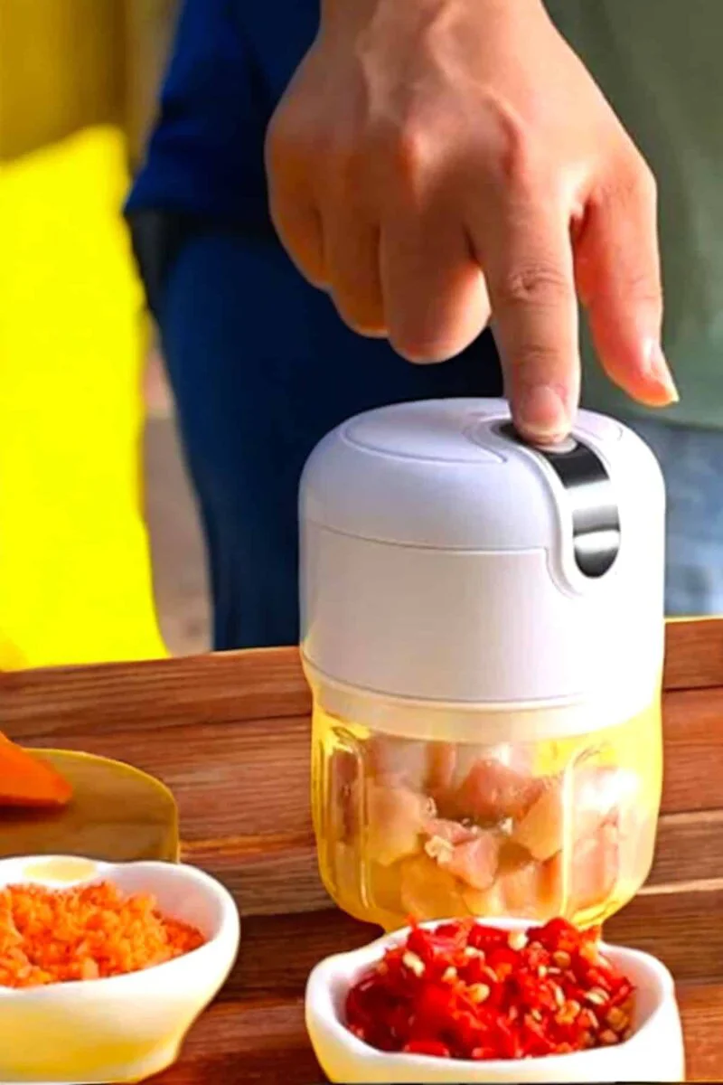 Şarjlı Portatif Doğrayıcı Mini Pratik Rondo El Doğrayıcı Üç Bıçaklı Çelik Bıçaklı Şarjlı Portatif Doğrayıcı Mini Pratik Rondo El Doğrayıcı Üç Bıçaklı Çelik Bıçaklı