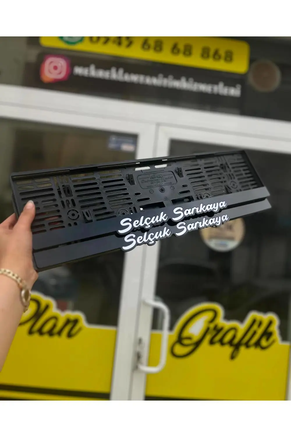 SARKIK MODEL İSİME ÖZEL PLEKSİ PLAKALIK