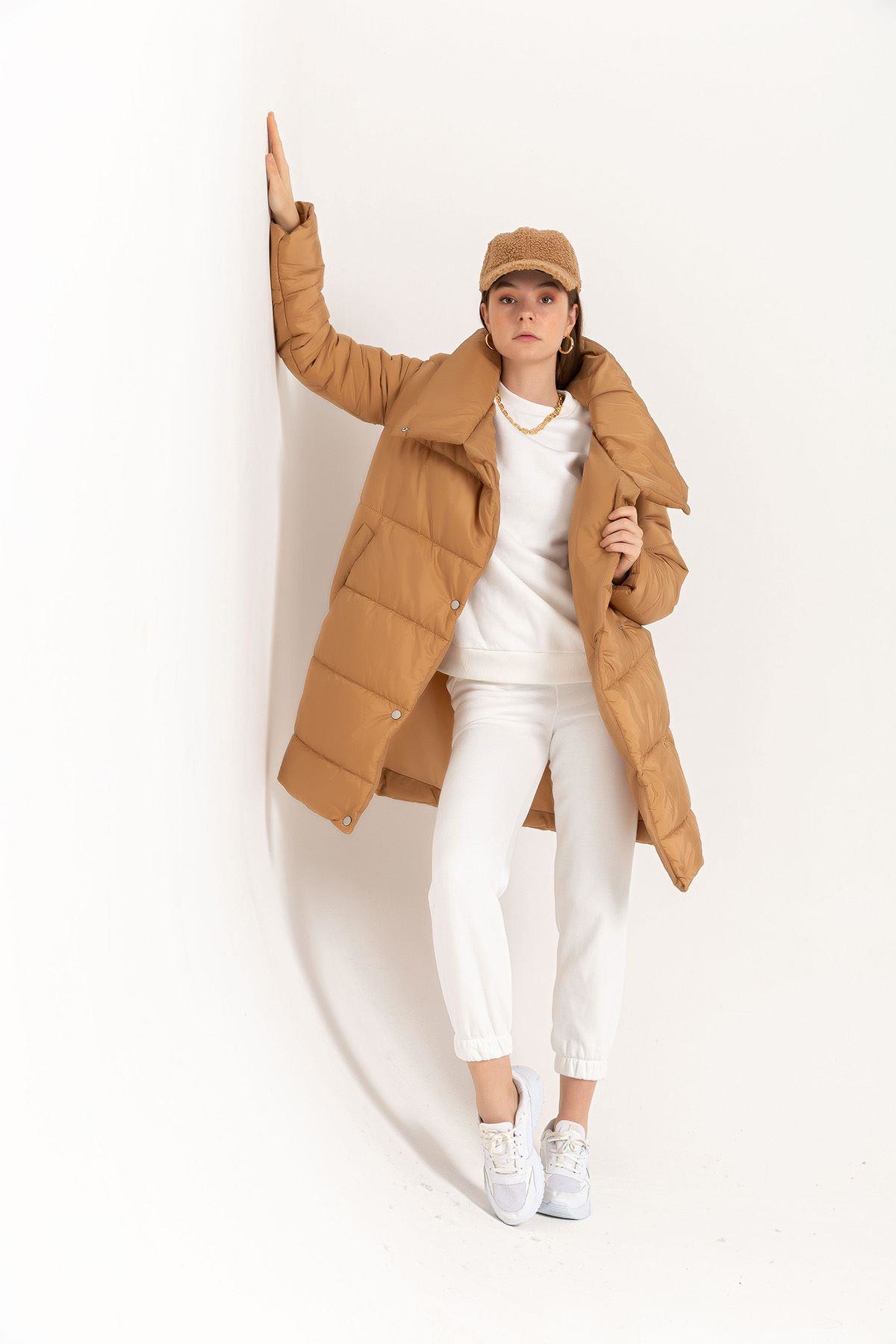 SASHA MODA MONT CAMEL M - Kapitone Kumaş Şal Yaka Bol Kalıp Yaka 