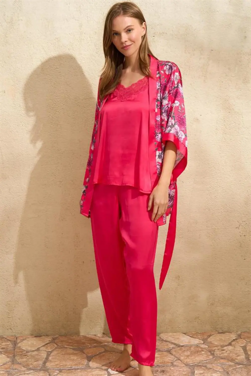 Saten Çiçek Baskılı Sabahlık Dantelli Atlet ve Pantolon Pijama 3'