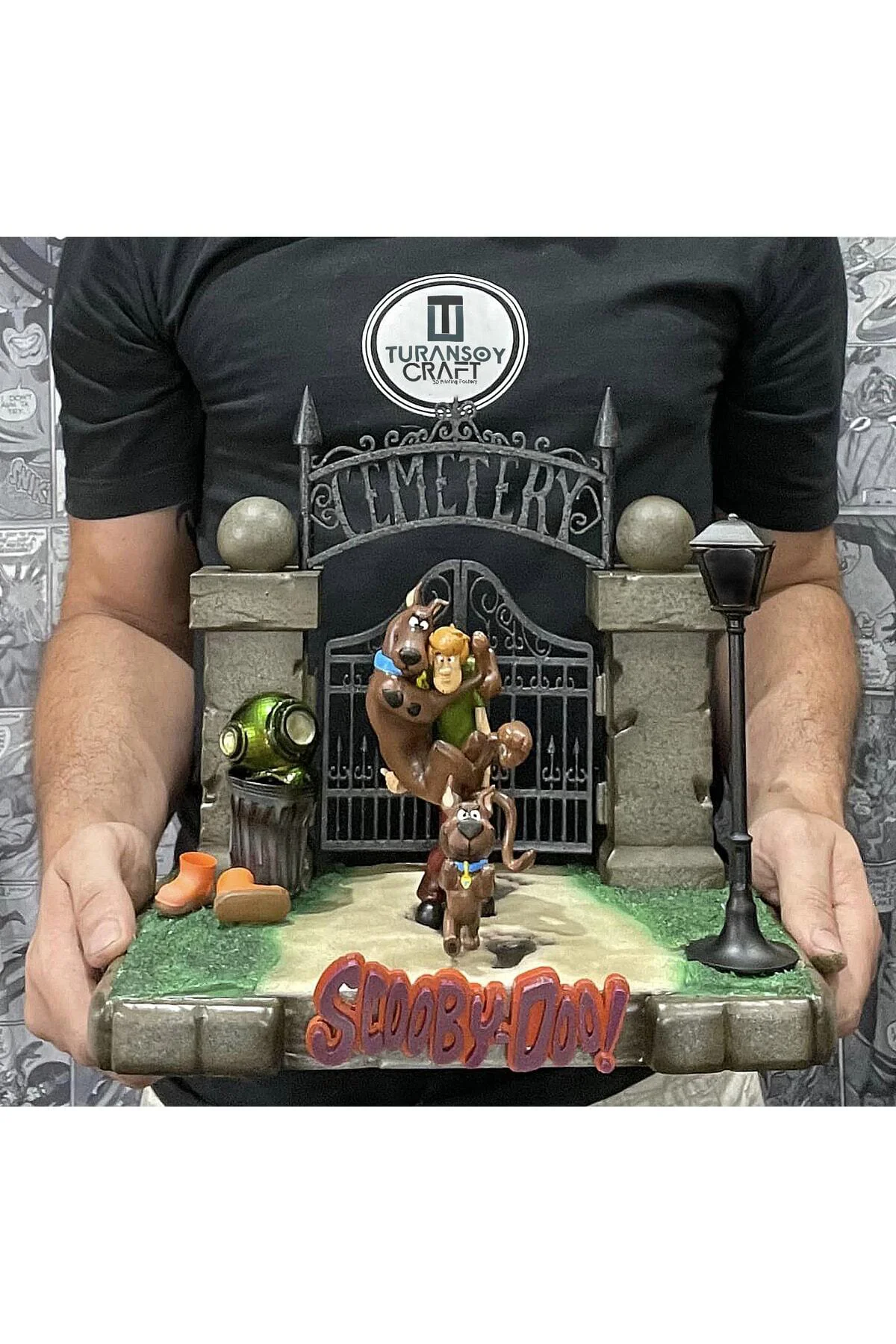 Scooby Doo Mezarlıkta Diorama Boyalı Figür 30 CM GENİŞLİK (DEV BOY)