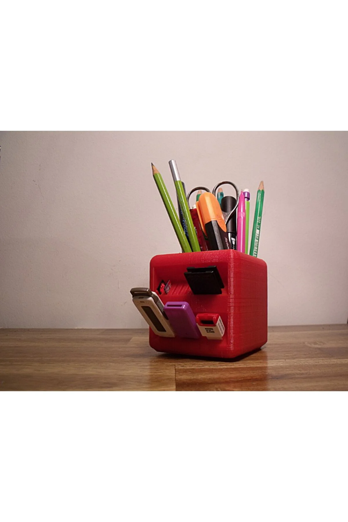Sd Kart Ve Usb Bellek Bölmeli Kübik Kalemlik 10 Cm