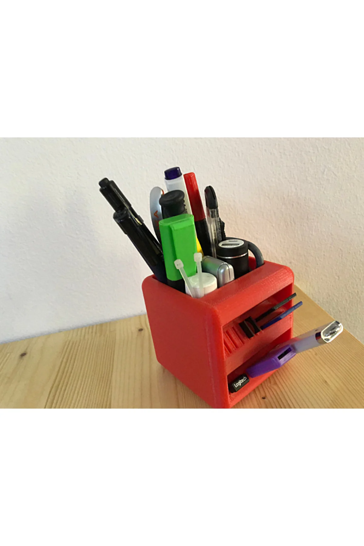 Sd Kart Ve Usb Bellek Bölmeli Kübik Kalemlik 10 Cm