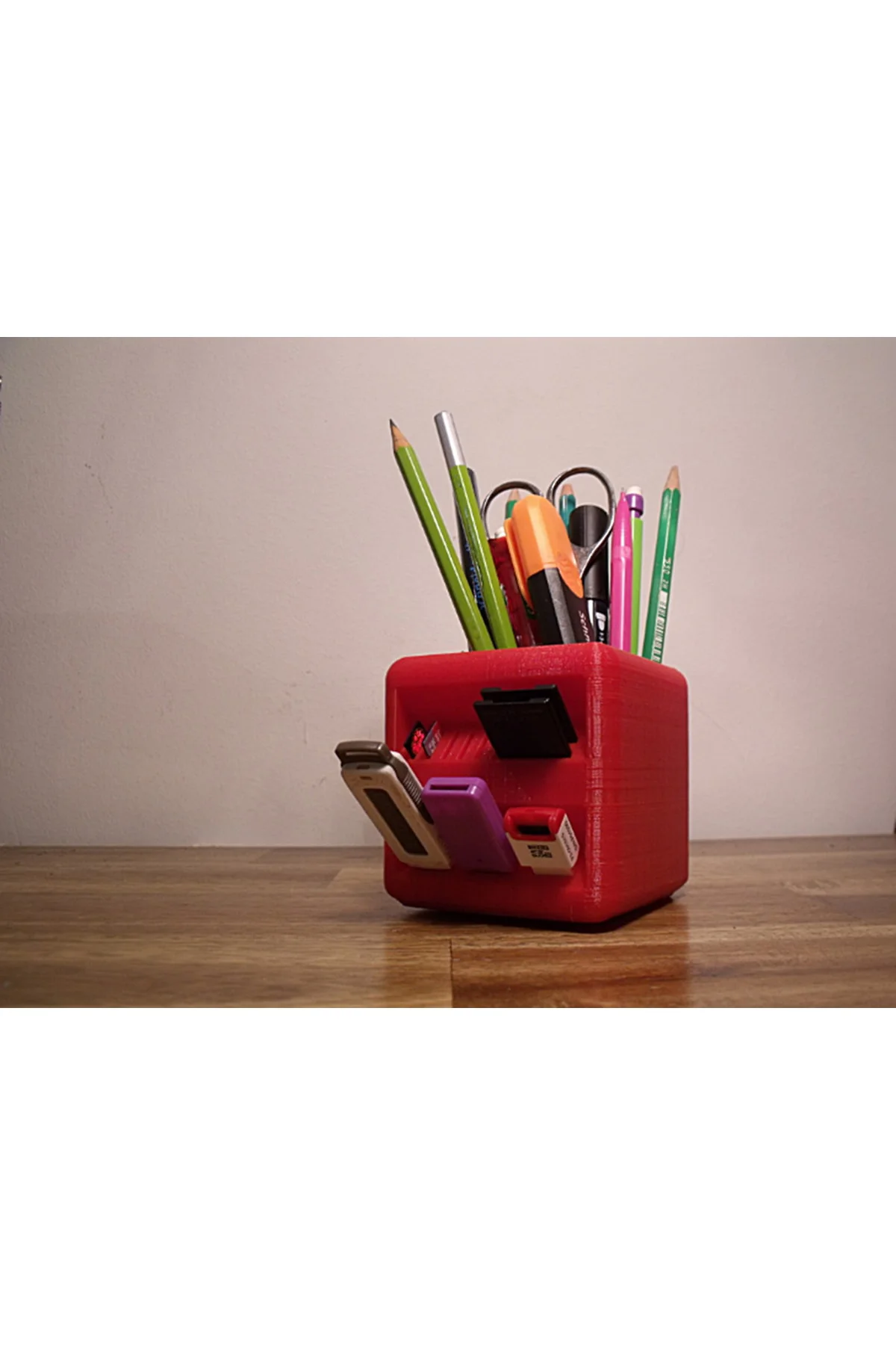 Sd Kart Ve Usb Bellek Bölmeli Kübik Kalemlik 10 Cm