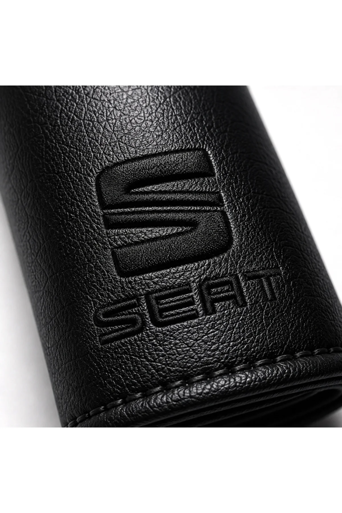 Seat Black Serisi 4 Parça Oto Boyun Yastığı ve Emniyet Kemer Pedi Seti – 2 Yastık + 2 Kemer Pedi, Siyah Nakışlı - Görsel 2