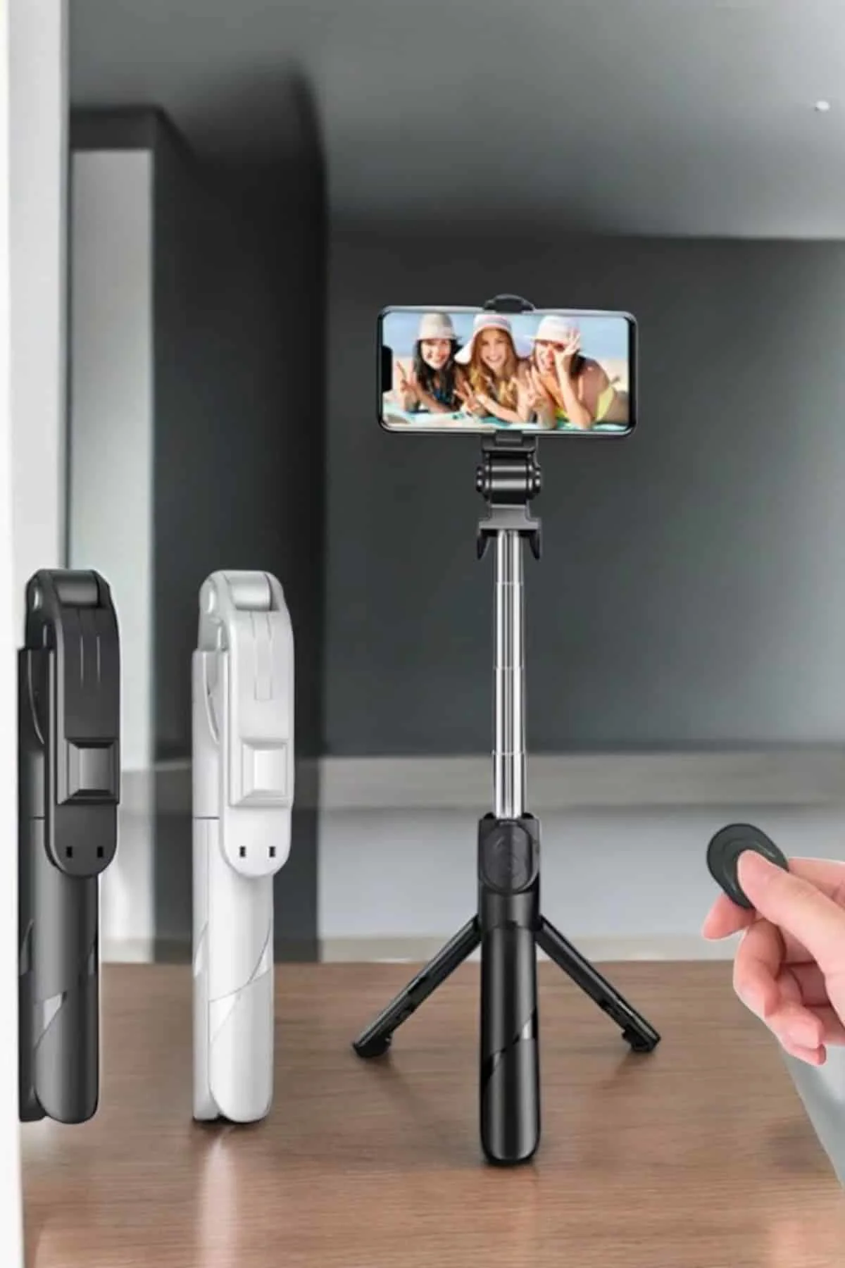 Selfie Çubuğu Tripod Kumandalı Telefon Tutucu Siyah Selfie Çubuğu Tripod Kumandalı Telefon Tutucu Siyah
