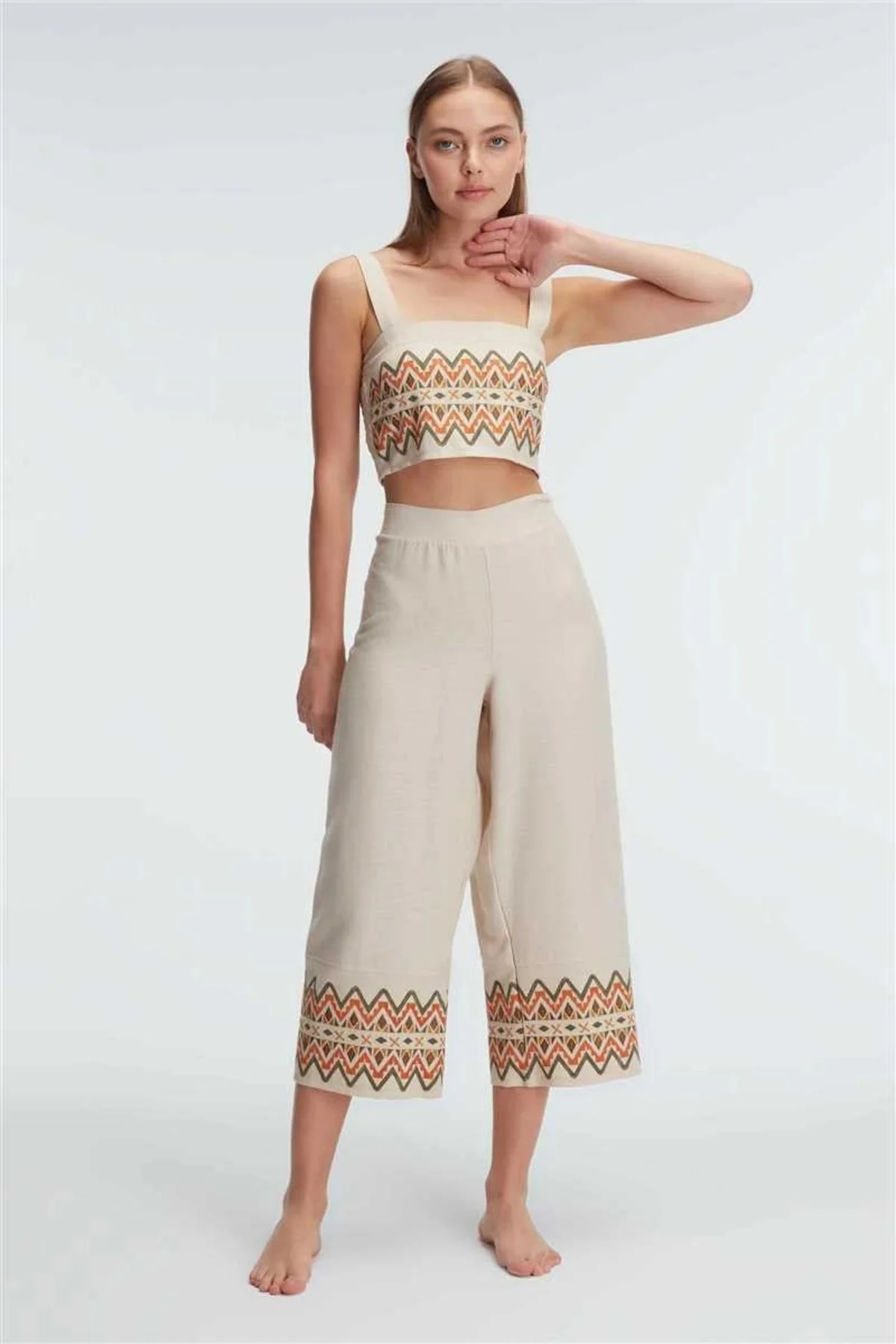 Senoramoda Askılı Oyuk U Yaka Geometrik Yazlık Uzun Nakış Detaylı Pijama Takımı Senoramoda Askılı Oyuk U Yaka Geometrik Yazlık Uzun Nakış Detaylı Pijama Takımı