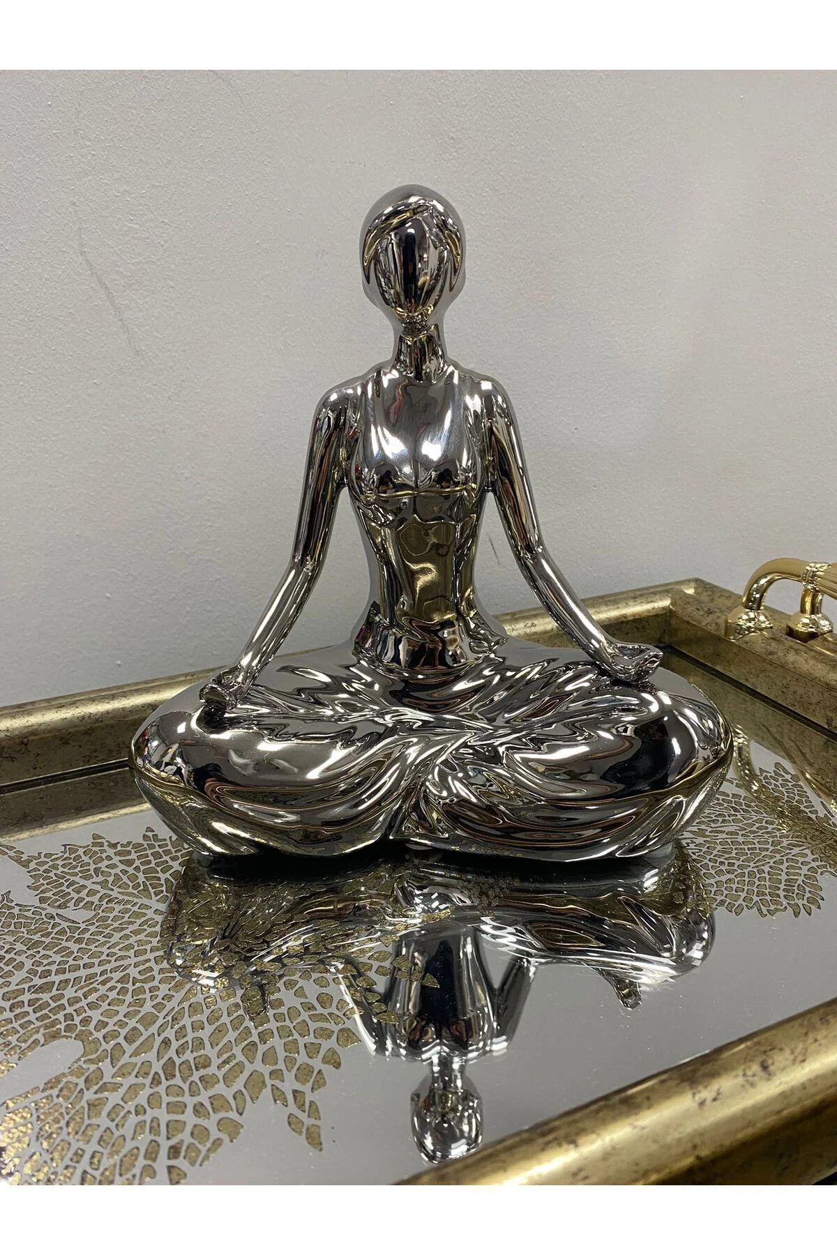 Seramik Yoga Yapan Biblo Gümüş Renk 20 cm