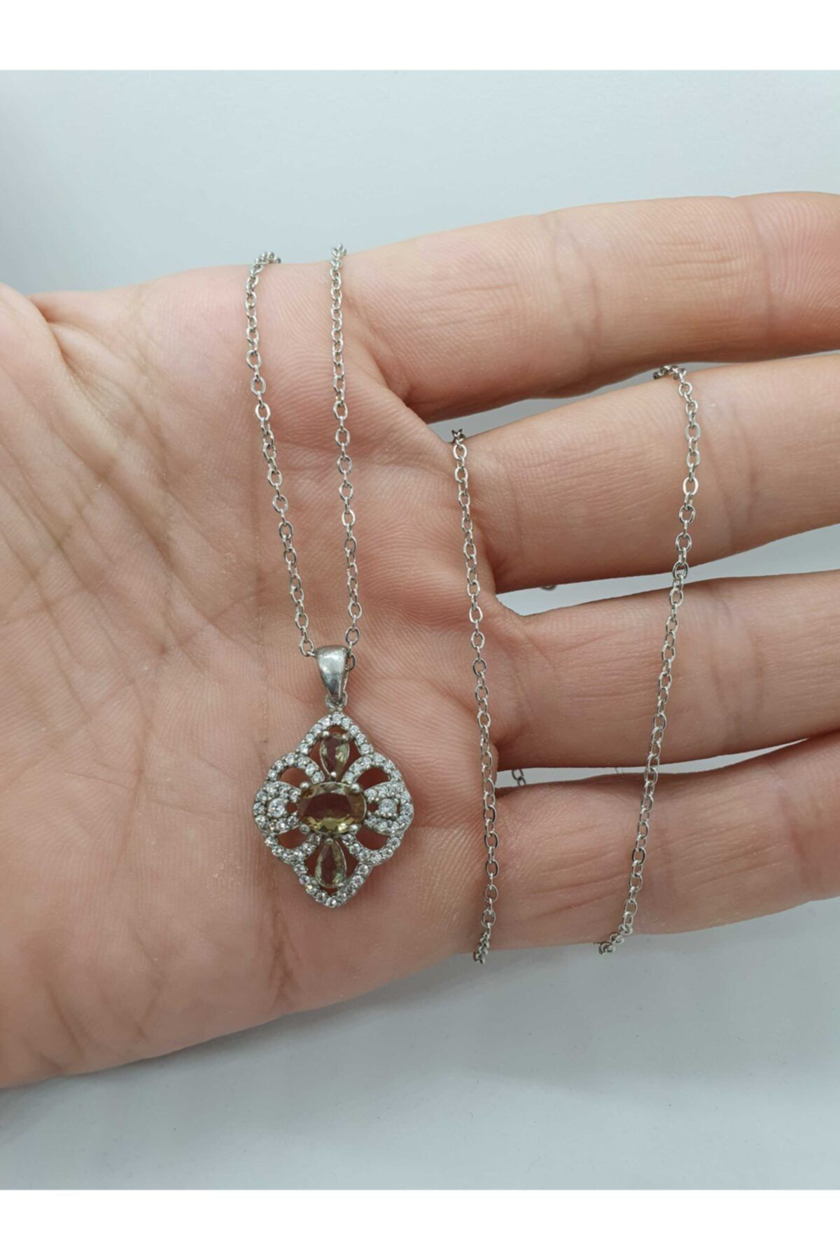Sertifikalı Zultanit Doğal Taş Renk Değiştiren Kolye Sertifikalı Zultanit Doğal Taş Renk Değiştiren Kolye