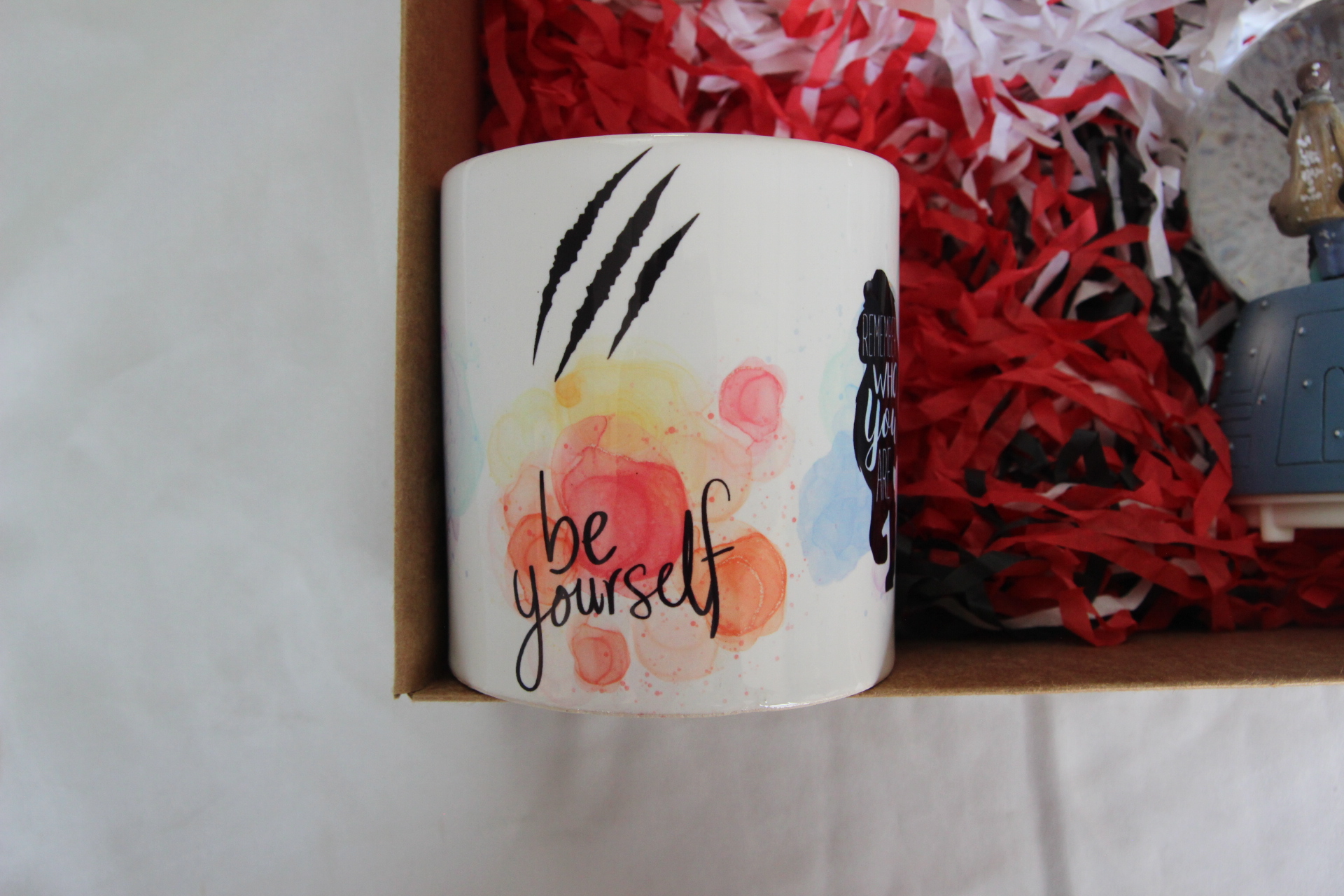 Sevgili Temalı Kar Küresi Ve Be Yourself Temalı Kupa Bardak Özel Tasarım Hediye Seti