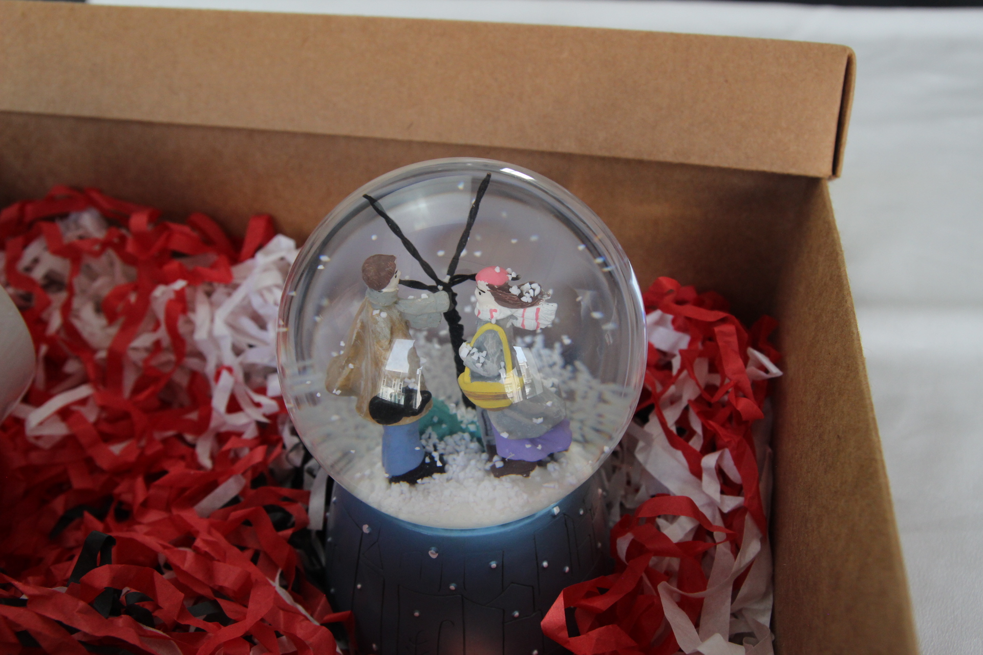 İhtiyaçavm Sevgili Temalı Kar Küresi Ve Be Yourself Temalı Kupa Bardak Özel Tasarım Hediye Seti