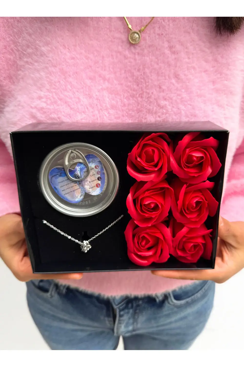 Sevgiliye Alınacak Hediye Kırmızı Güller ve İstiridye İçinde inci