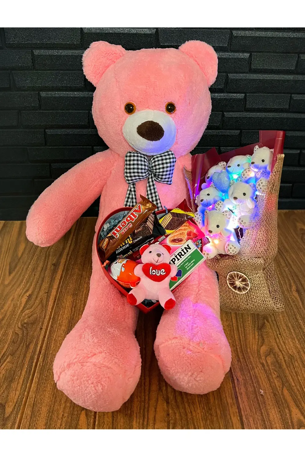 Sevgiliye Hediye Ayıcık Buketi 80cm Pembe Ayıcık Ve Kalp Kutuda M