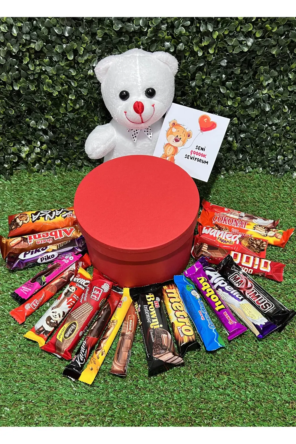 Sevgiliye Hediye Beyaz Ayıcık ve Çikolata Dolu Kırmızı Kutu
