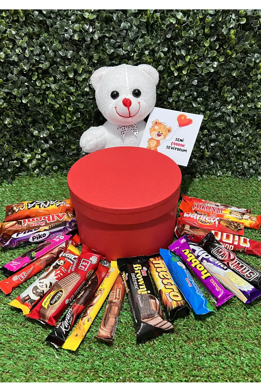 Sevgiliye Hediye Beyaz Ayıcık ve Çikolata Dolu Kırmızı Kutu