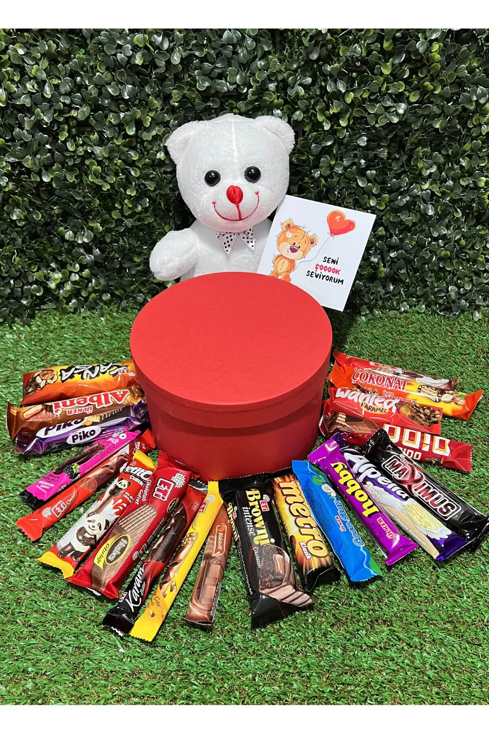 Sevgiliye Hediye Beyaz Ayıcık ve Çikolata Dolu Kırmızı Kutu