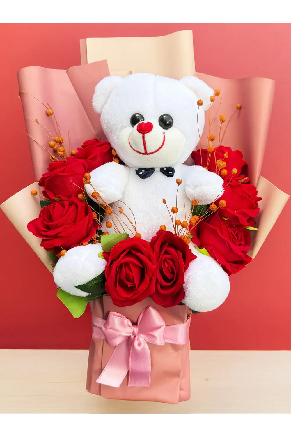 Sevgiliye Hediye Beyaz Ayıcıklı Kırmızı Gül Buketi Sevgiliye Cice