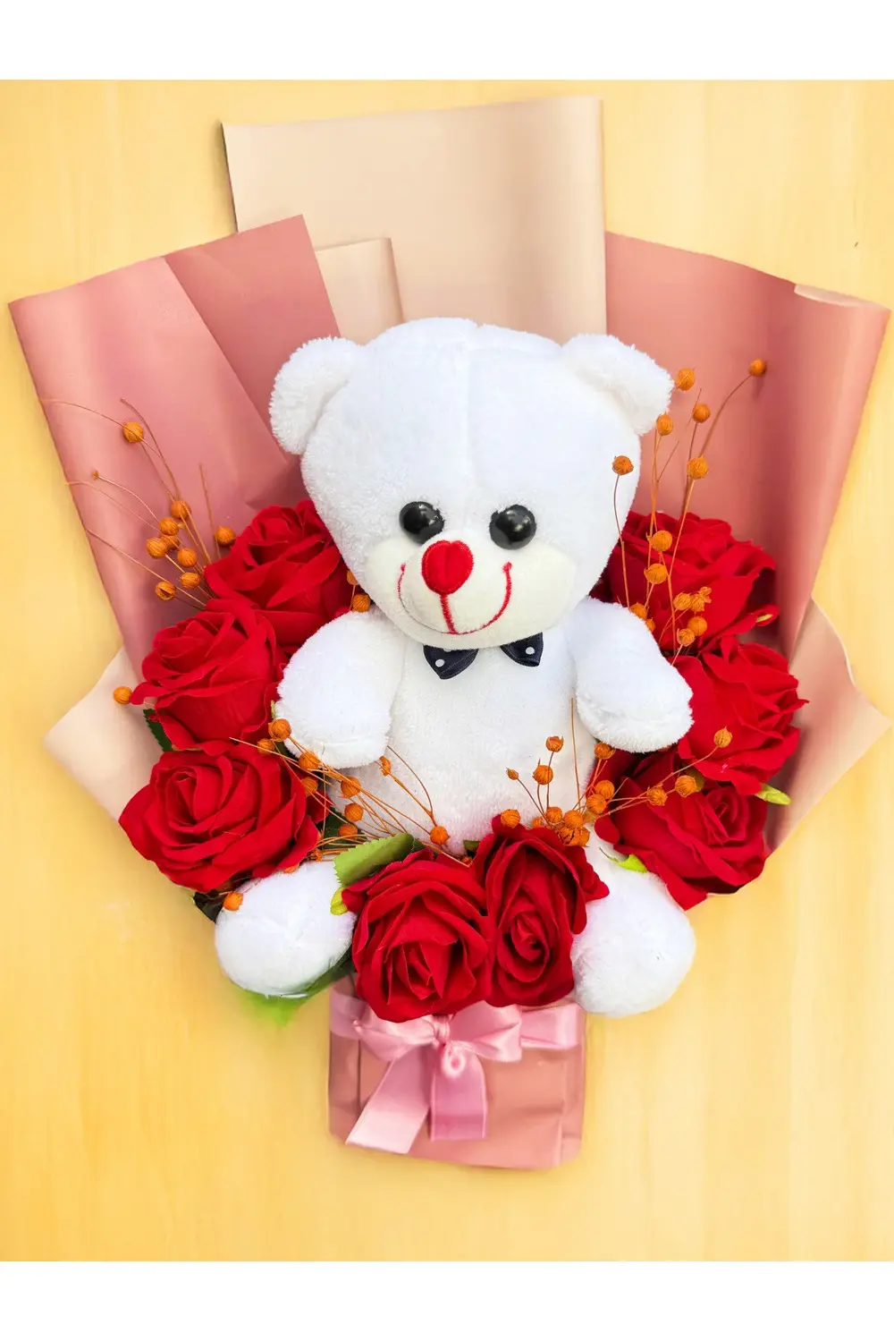 Sevgiliye Hediye Beyaz Ayıcıklı Kırmızı Gül Buketi Sevgiliye Cice