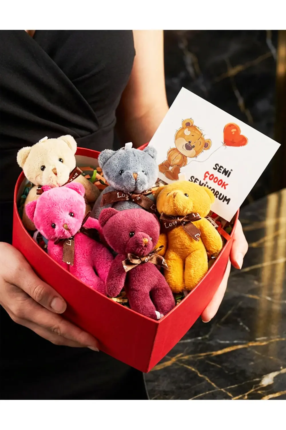 Sevgiliye Hediye Kalp Hediye Kutusunda Rengarenk Mini Ayıcıklar -