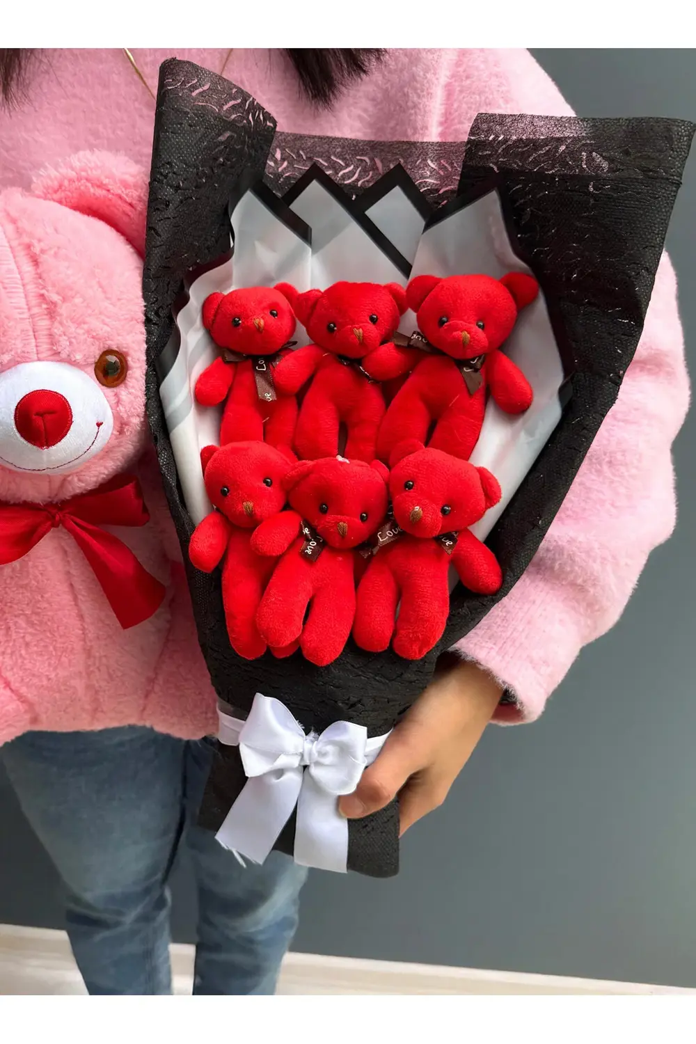 Sevgiliye Hediye Kırmızı Temalı Aşk Dolu Ayıcık Buketi ve 35cm Pe