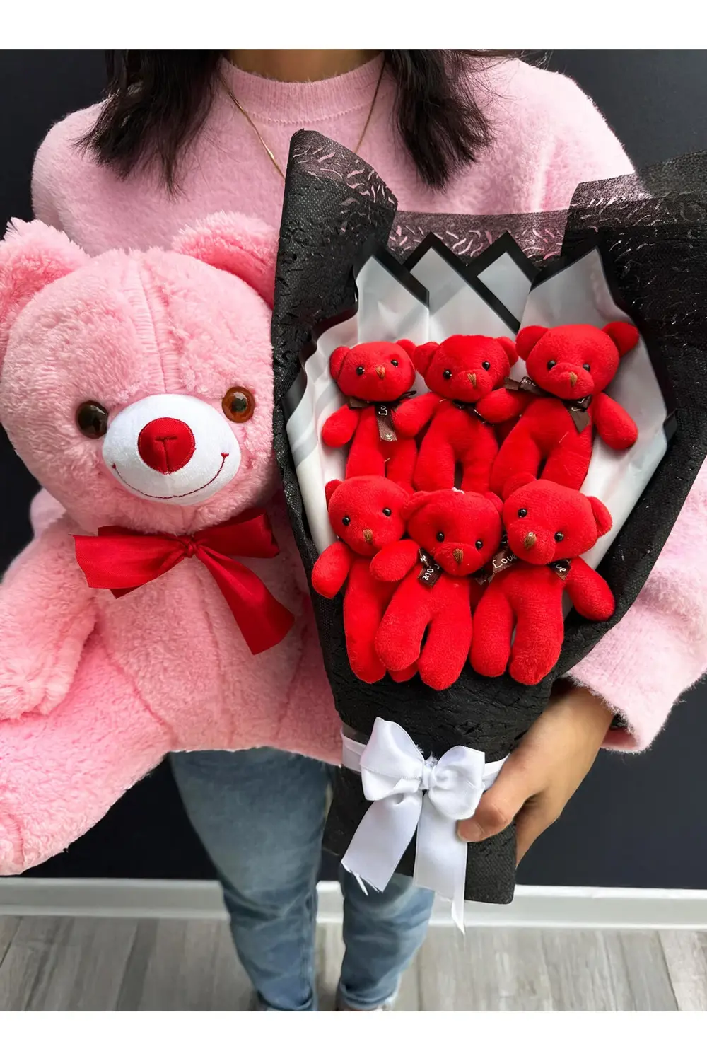 Sevgiliye Hediye Kırmızı Temalı Aşk Dolu Ayıcık Buketi ve 35cm Pe